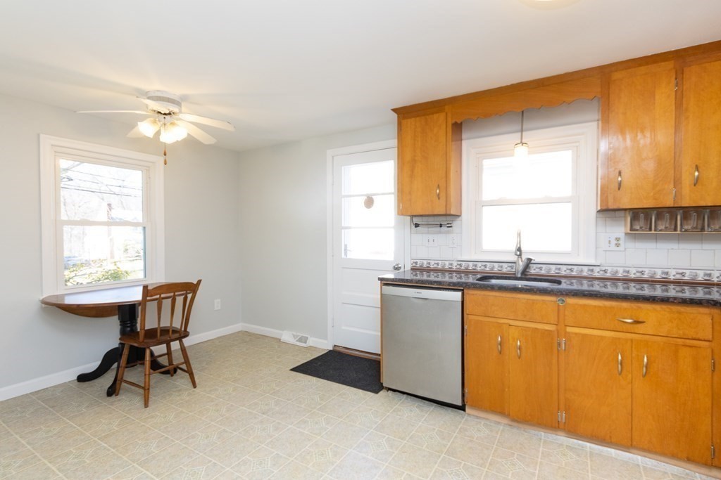 2 bed, 1 bath apartment for rent at 548 Poplar St, Roslindale — photo 9 of 20