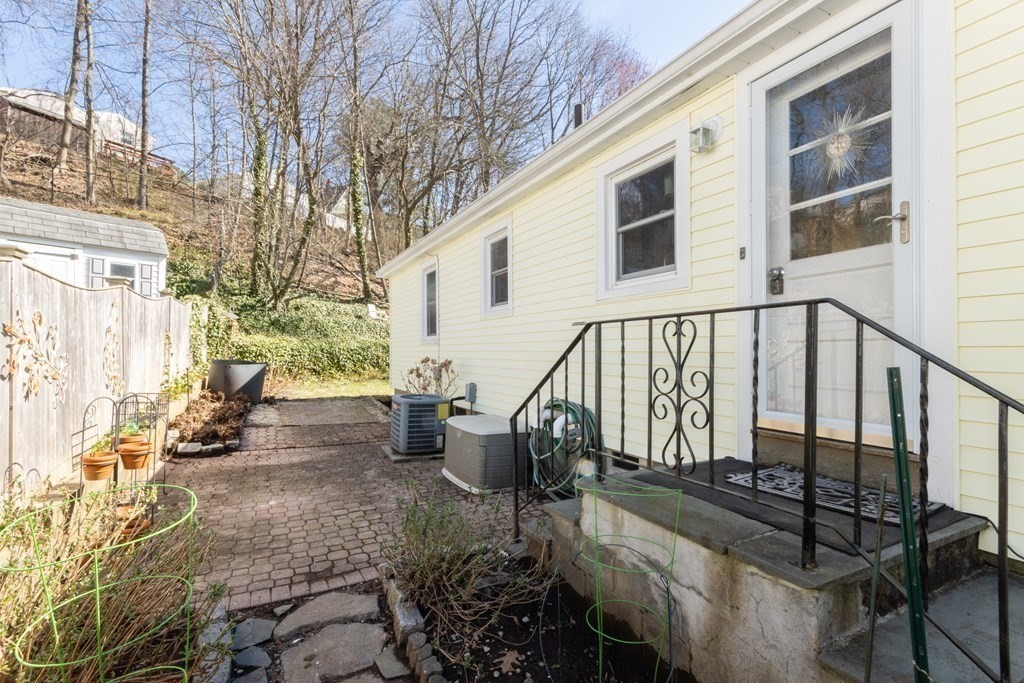 2 bed, 1 bath apartment for rent at 548 Poplar St, Roslindale — photo 2 of 20