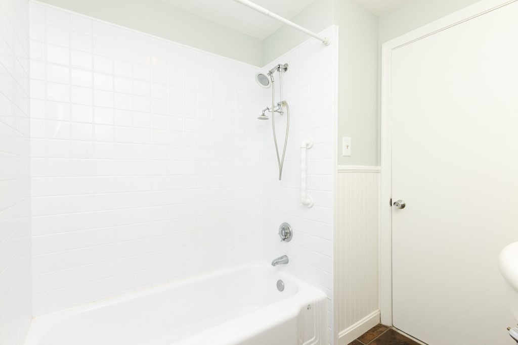 2 bed, 1 bath apartment for rent at 548 Poplar St, Roslindale — photo 11 of 20