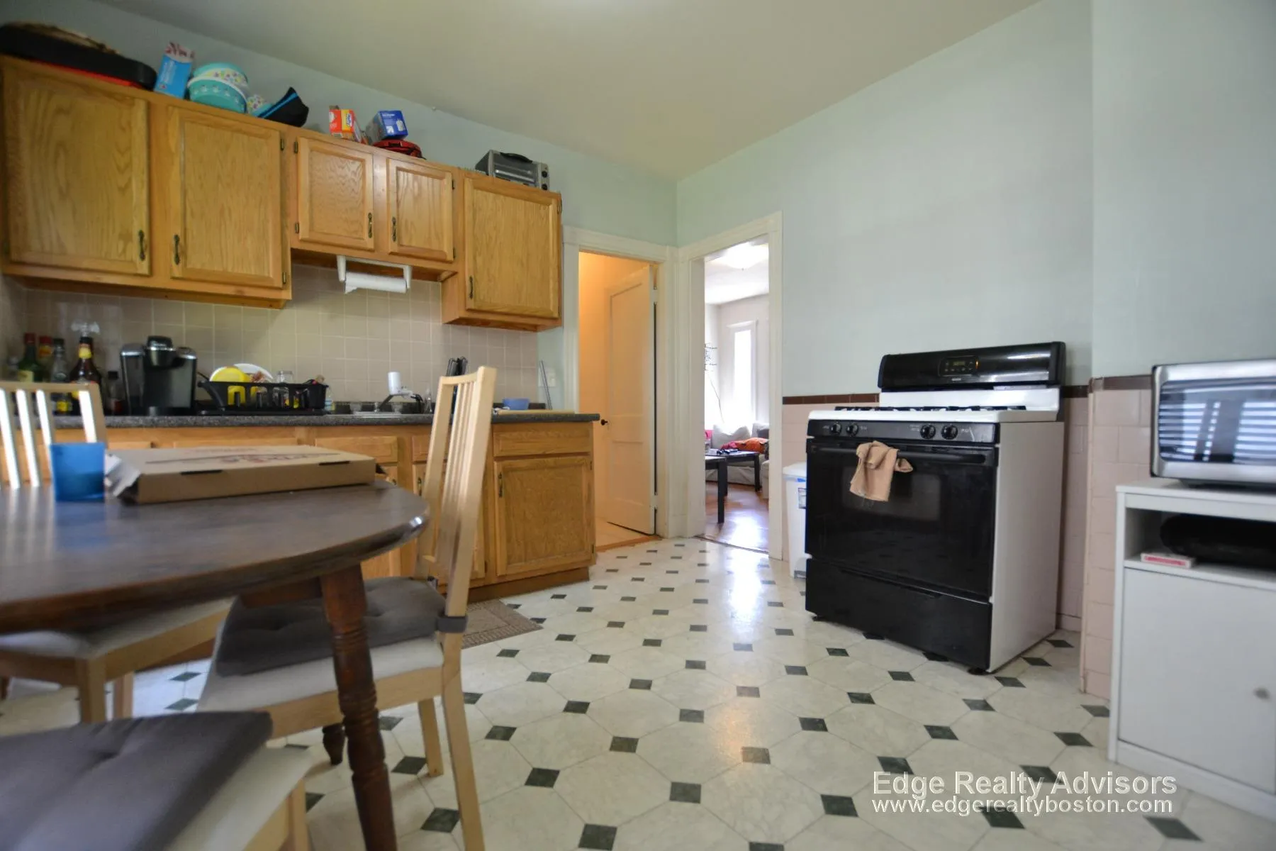 3 bed, 1 bath apartment for rent at 548 Washington St Unit 1, Brighton — photo 3 of 7