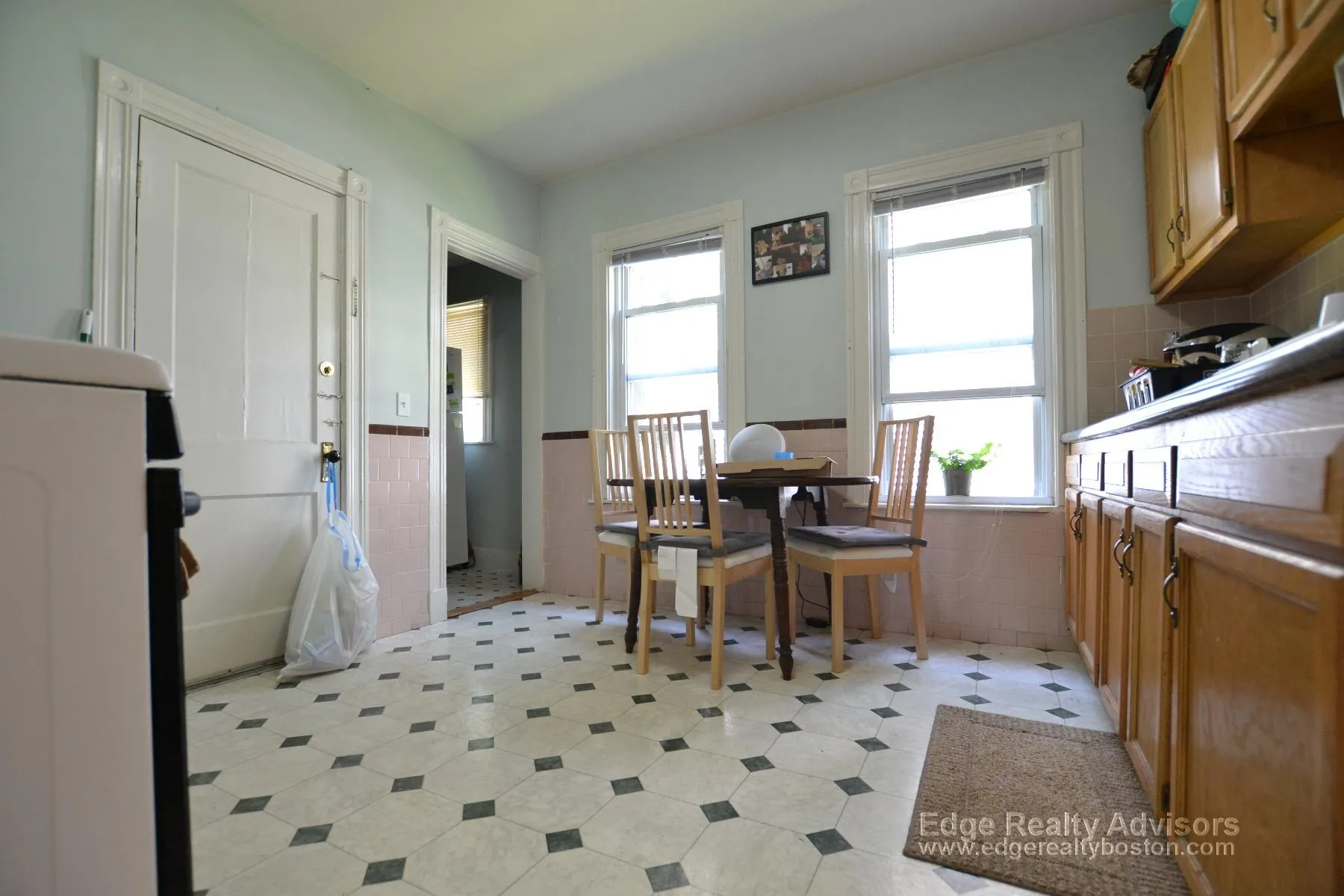 3 bed, 1 bath apartment for rent at 548 Washington St Unit 1, Brighton — photo 2 of 7