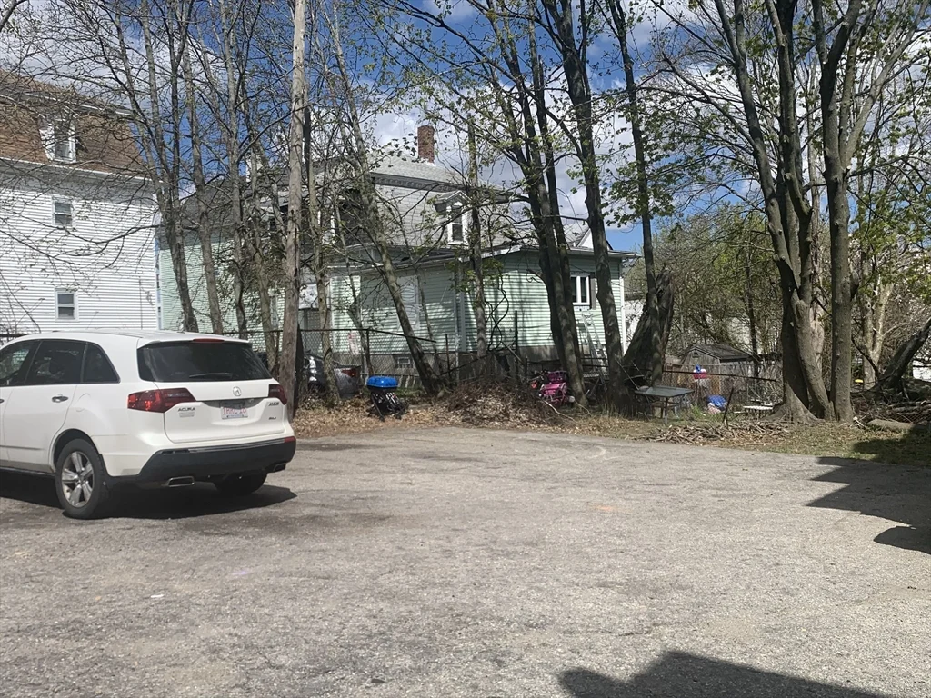3 bed, 1 bath apartment for rent at 549 Fourth St Unit 2, Fall River — photo 15 of 19