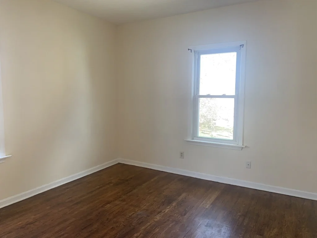 3 bed, 1 bath apartment for rent at 549 Fourth St Unit 2, Fall River — photo 6 of 19