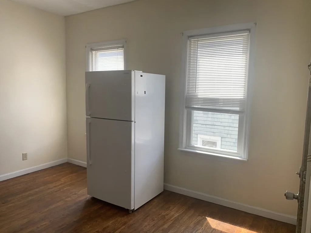 3 bed, 1 bath apartment for rent at 549 Fourth St Unit 2, Fall River — photo 5 of 19