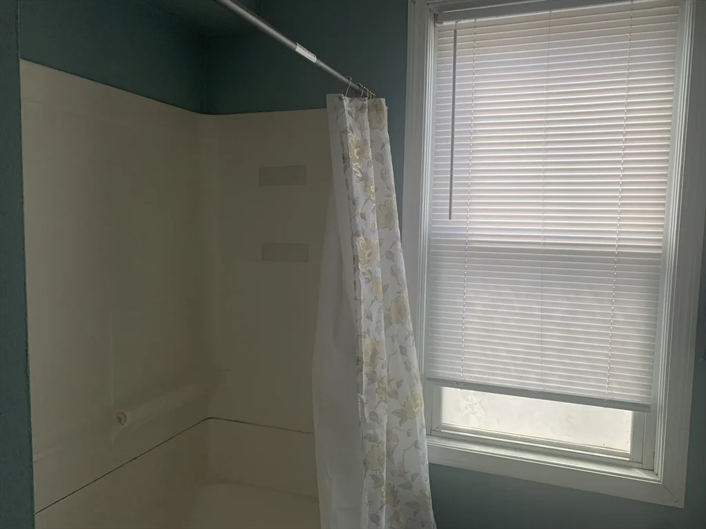 3 bed, 1 bath apartment for rent at 549 Fourth St Unit 2, Fall River — photo 11 of 19