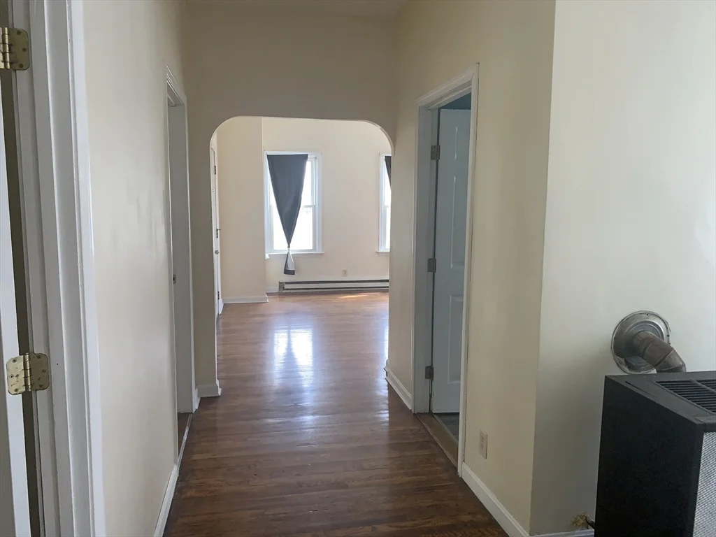 3 bed, 1 bath apartment for rent at 549 Fourth St Unit 2, Fall River — photo 2 of 19