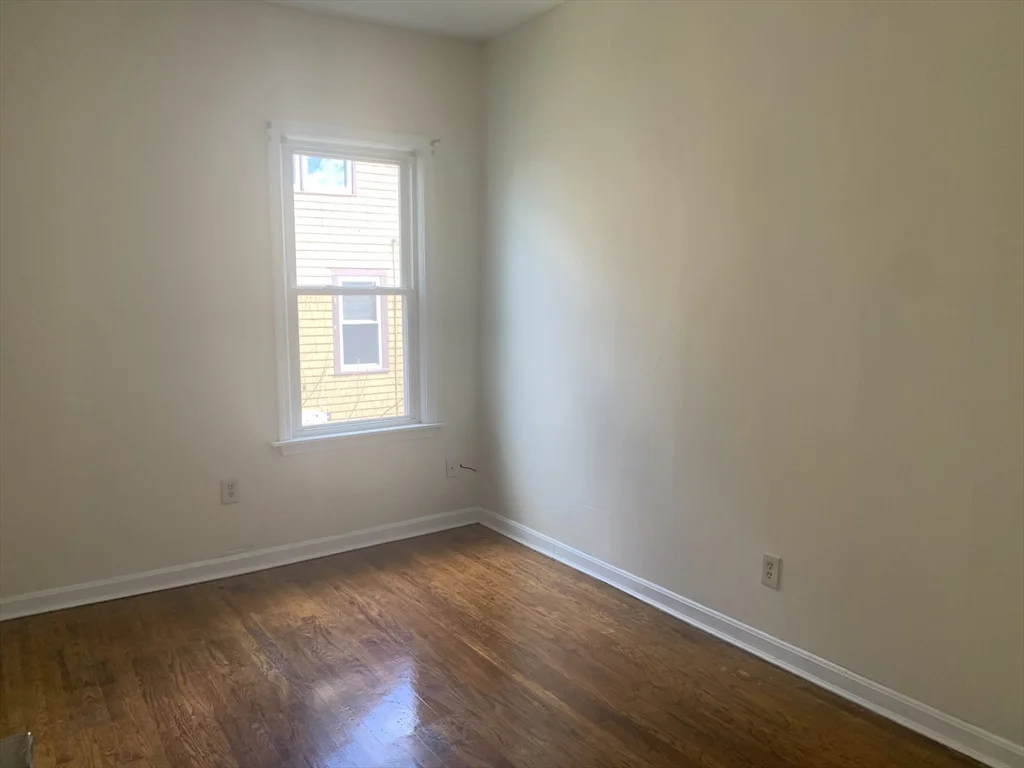 3 bed, 1 bath apartment for rent at 549 Fourth St Unit 2, Fall River — photo 10 of 19