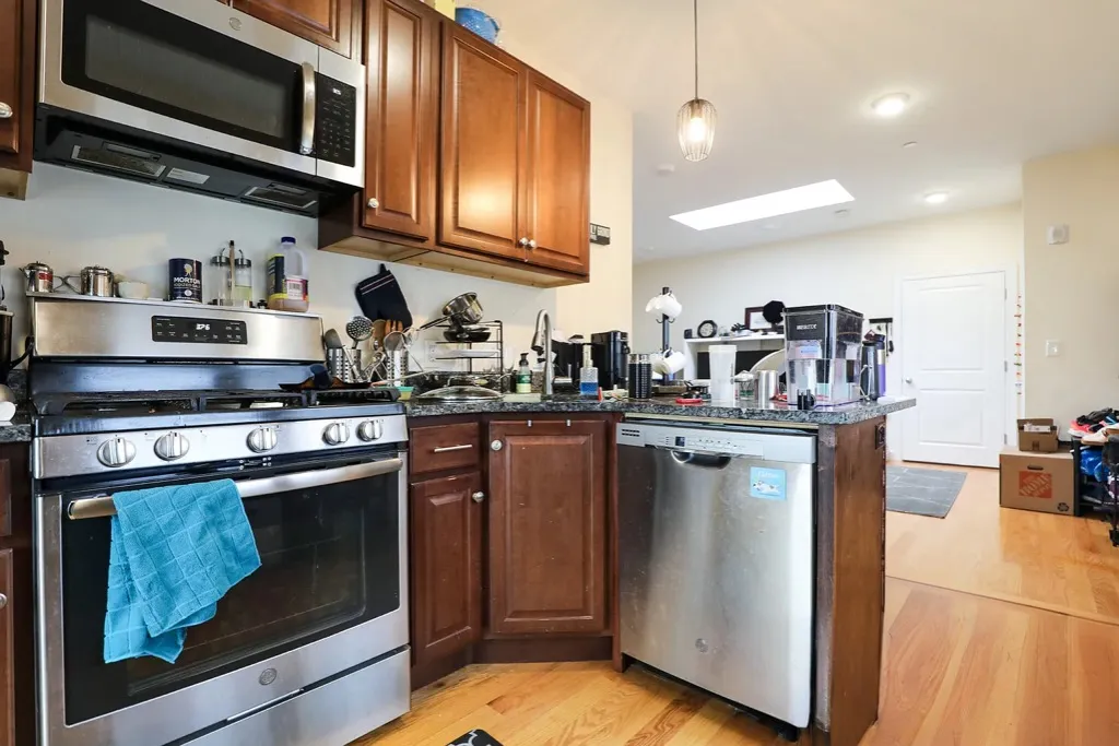 1 bed, 1 bath apartment for rent at 549 Washington St Unit 6, Brighton — photo 1 of 3