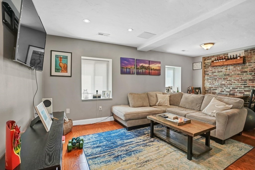 1 bed, 1 bath apartment for rent at 549A E 4th St Unit 1, South Boston — photo 3 of 13