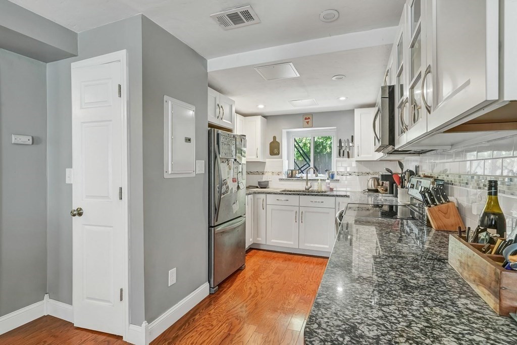 1 bed, 1 bath apartment for rent at 549A E 4th St Unit 1, South Boston — photo 6 of 13