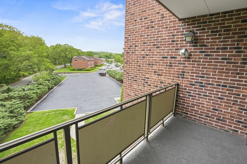 2 bed, 2 bath apartment for rent at 55 Angleside Rd Unit 5, Waltham — photo 5 of 18