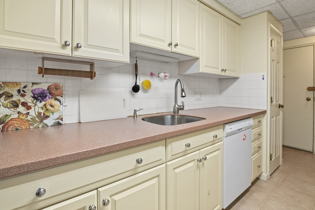 2 bed, 2 bath apartment for rent at 55 Angleside Rd Unit 5, Waltham — photo 12 of 18