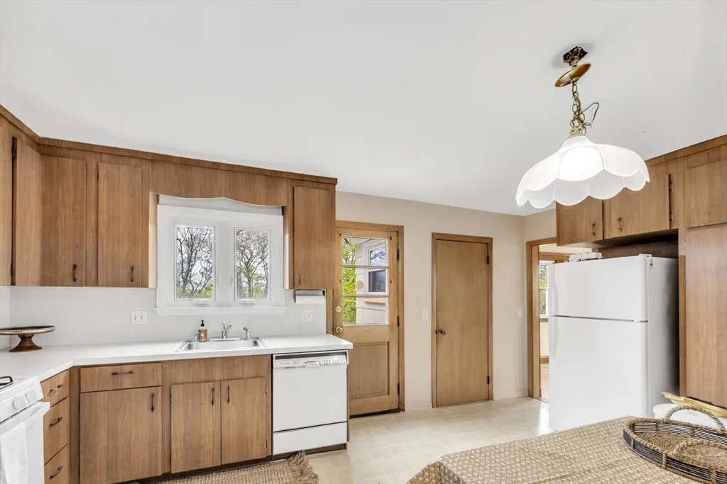 3 bed, 1 bath apartment for rent at 55 Arborough, Roslindale — photo 8 of 30