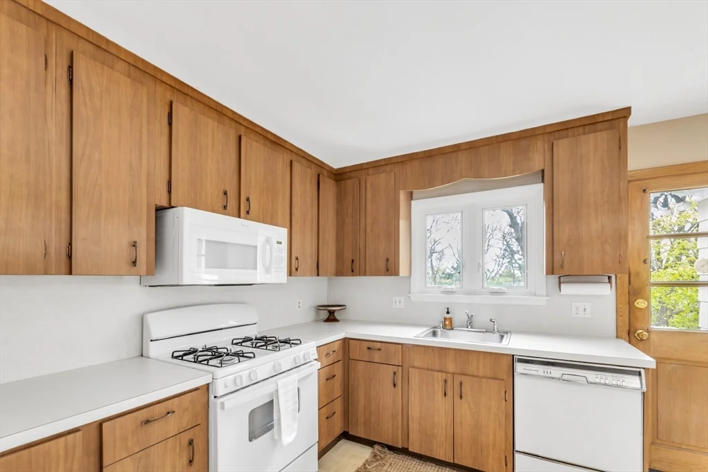 3 bed, 1 bath apartment for rent at 55 Arborough, Roslindale — photo 9 of 30