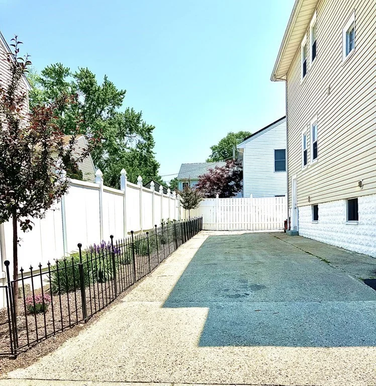 3 bed, 1 bath apartment for rent at 55 Ashton St Unit 2, Everett — photo 4 of 17