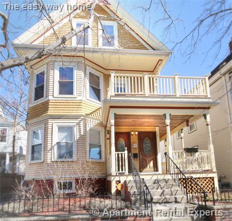 3 bed, 2 bath apartment for rent at 55 Avon St, Spring Hill — photo 1 of 18