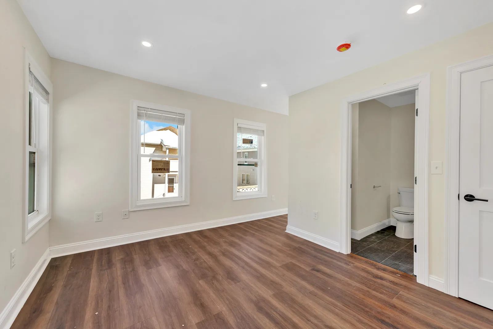 6 bed, 4+ bath apartment for rent at 55 Bailey Rd Unit 2, Ten Hills — photo 7 of 13