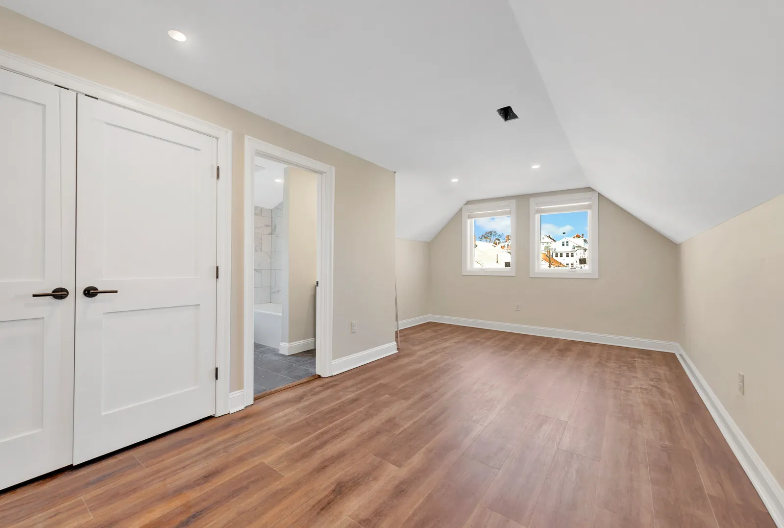 6 bed, 4+ bath apartment for rent at 55 Bailey Rd Unit 2, Ten Hills — photo 4 of 13