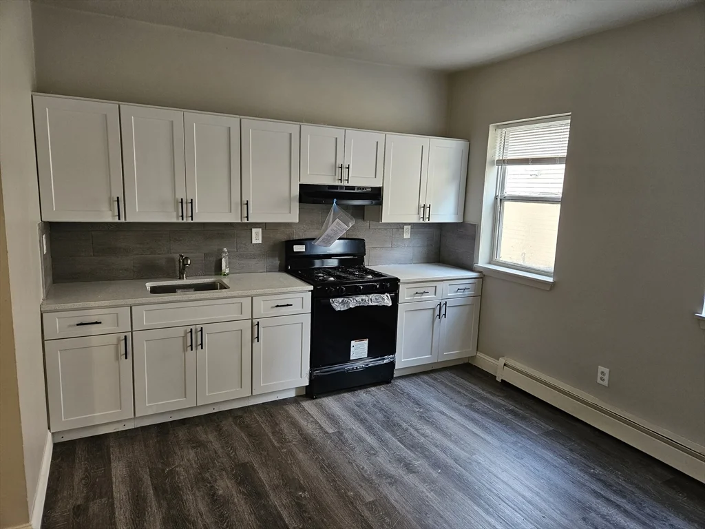 3 bed, 1 bath apartment for rent at 55 Bernard St Unit 1, Dorchester — photo 4 of 9