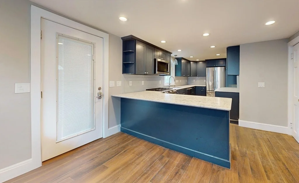 3 bed, 1 bath apartment for rent at 55 Brentwood, Forestdale — photo 2 of 10