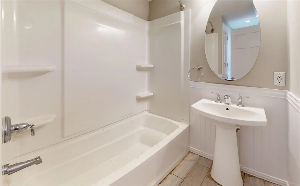 3 bed, 1 bath apartment for rent at 55 Brentwood, Forestdale — photo 9 of 10