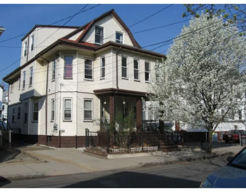 3 bed, 1 bath apartment for rent at 55 Bristol Rd Unit 1, Medford — photo 1 of 7