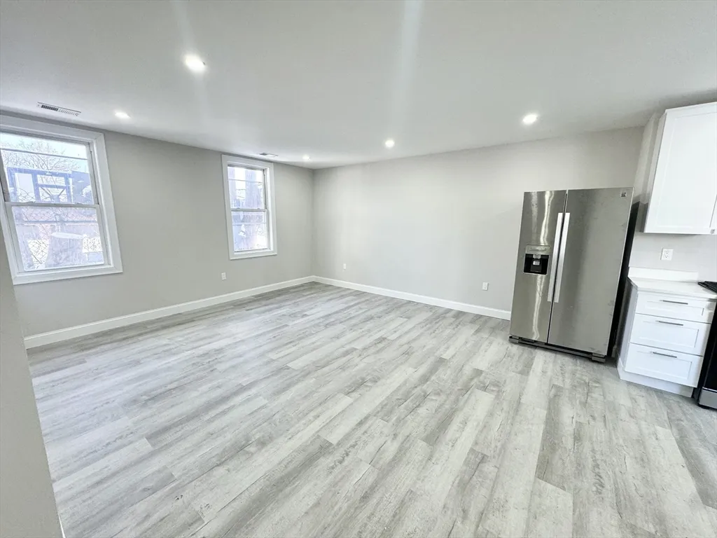 4 bed, 2 bath apartment for rent at 55 Burrell St Unit R, Roxbury — photo 3 of 9