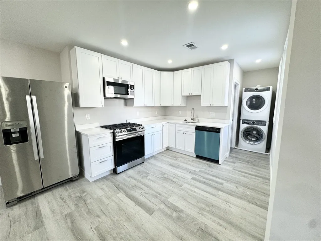 4 bed, 2 bath apartment for rent at 55 Burrell St Unit R, Roxbury — photo 1 of 9