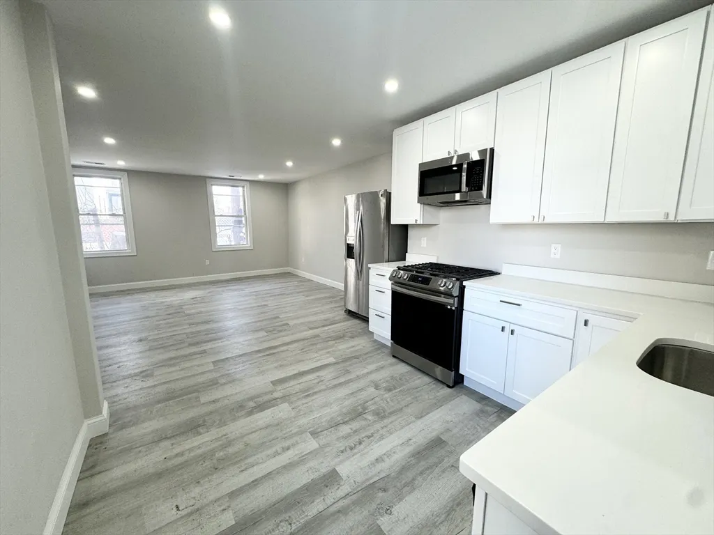 4 bed, 2 bath apartment for rent at 55 Burrell St Unit R, Roxbury — photo 2 of 9