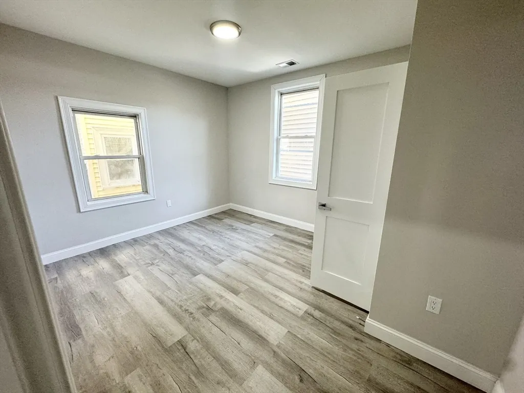4 bed, 2 bath apartment for rent at 55 Burrell St Unit R, Roxbury — photo 6 of 9