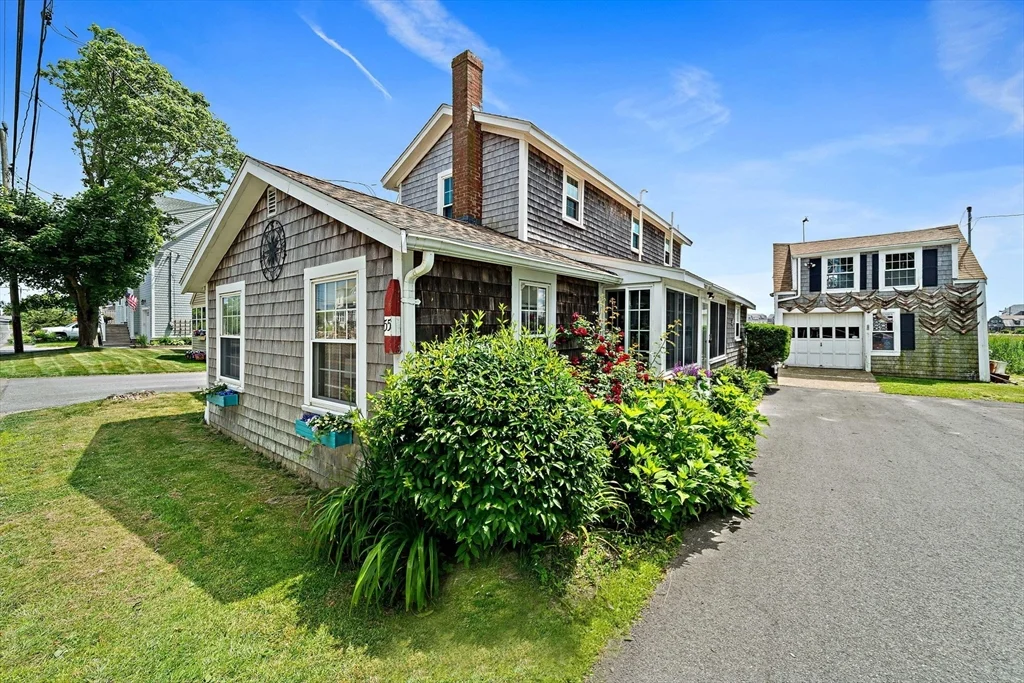 2 bed, 1 bath apartment for rent at 55 Central St Unit 55, Marshfield
