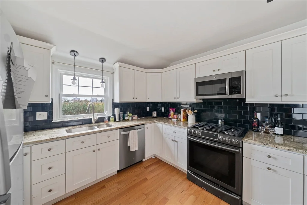 2 bed, 1 bath apartment for rent at 55 Central St Unit 55, Marshfield — photo 2 of 7