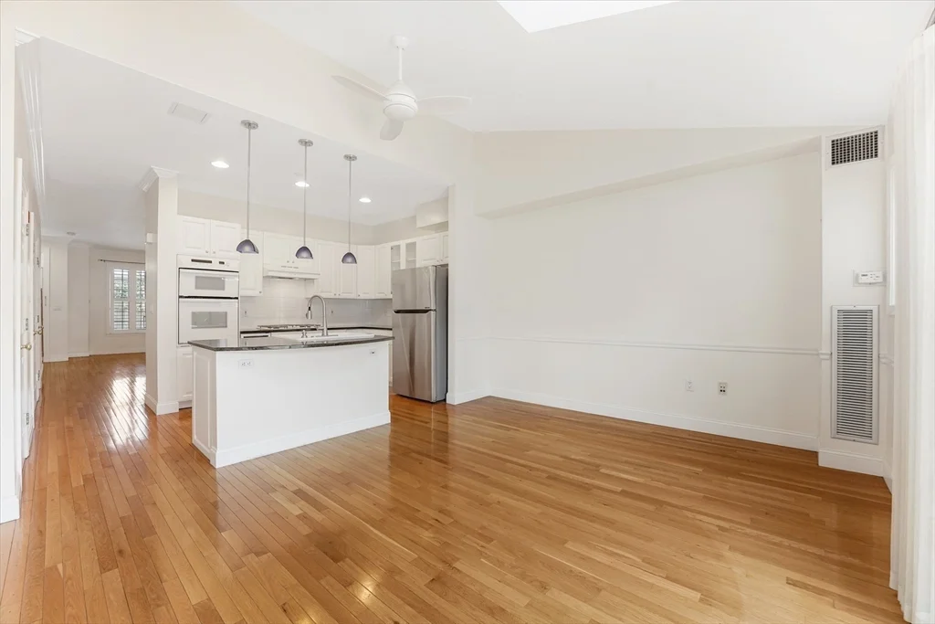 3 bed, 2 bath apartment for rent at 55 Chelsea St Unit 55, Charlestown — photo 4 of 22