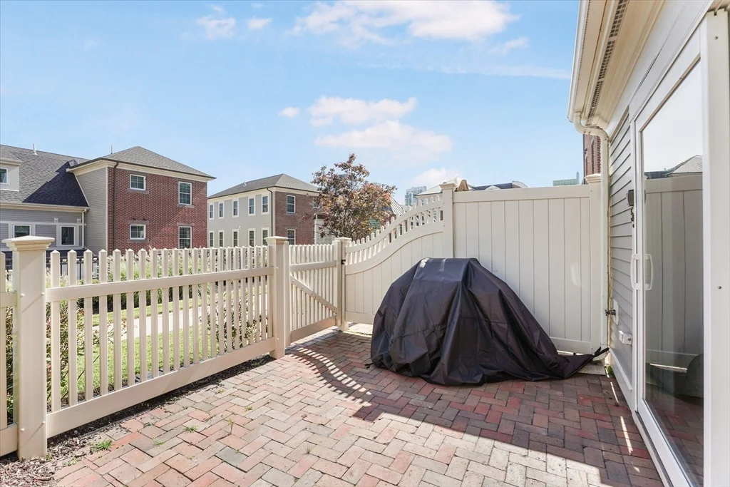 3 bed, 2 bath apartment for rent at 55 Chelsea St Unit 55, Charlestown — photo 3 of 22