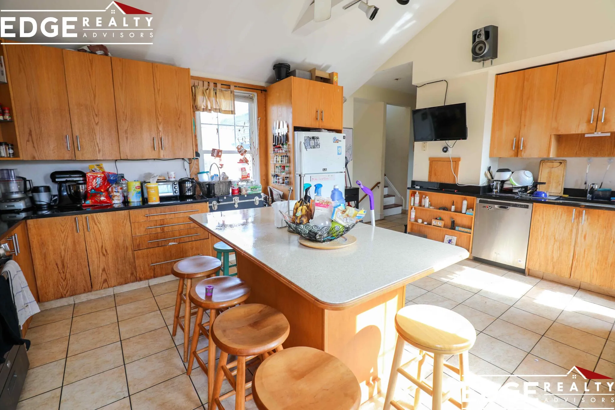 6 bed, 3 bath apartment for rent at 55 Chestnut Hill Ave Unit 2, Brighton — photo 1 of 11