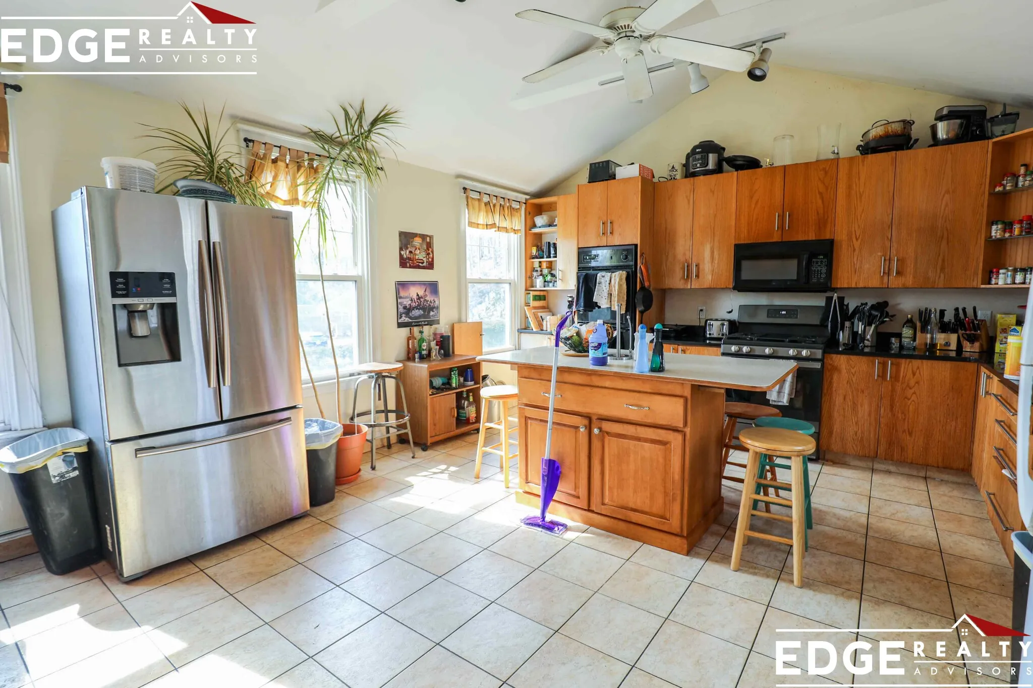 6 bed, 3 bath apartment for rent at 55 Chestnut Hill Ave Unit 2, Brighton — photo 2 of 11