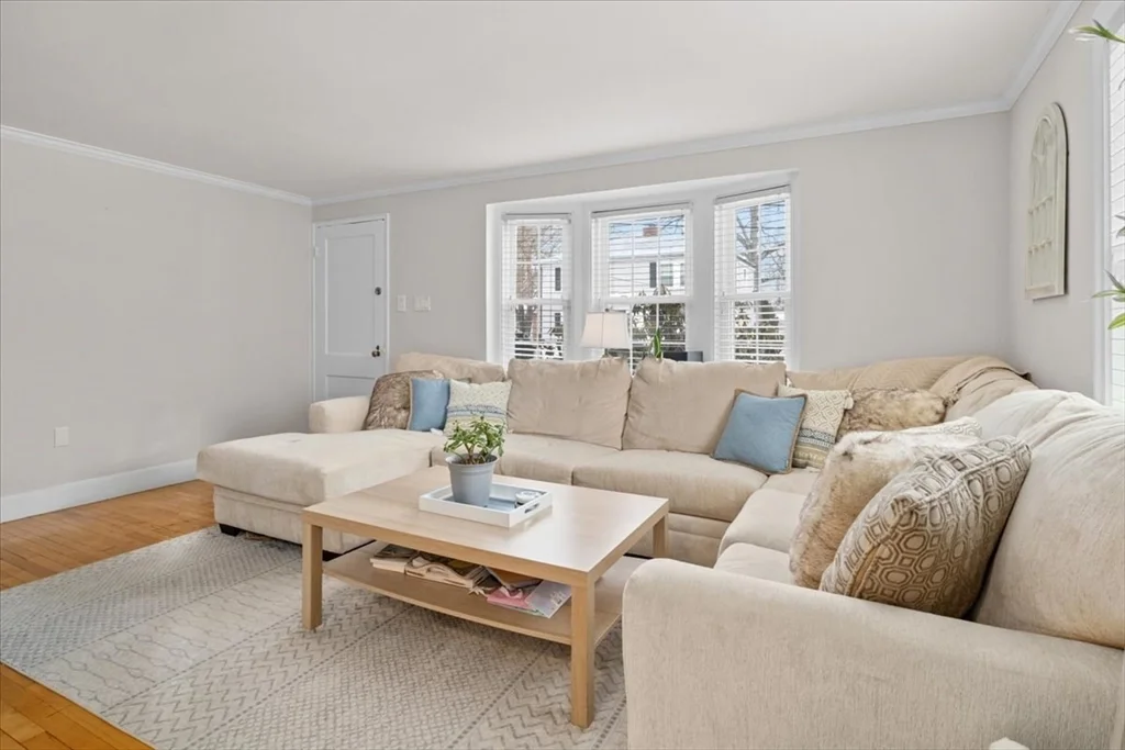 2 bed, 1 bath apartment for rent at 55 Colchester St Unit 1, Hyde Park — photo 3 of 41