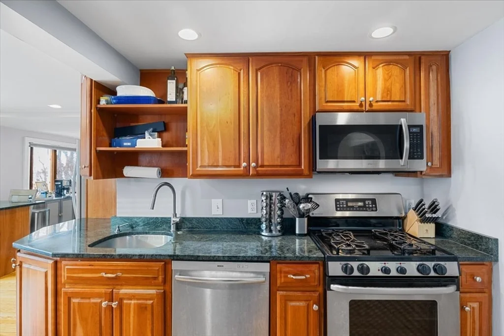 2 bed, 1 bath apartment for rent at 55 Colchester St Unit 1, Hyde Park — photo 15 of 41