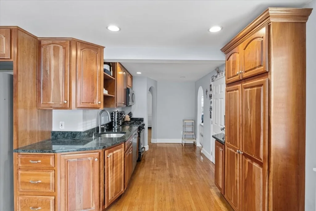 2 bed, 1 bath apartment for rent at 55 Colchester St Unit 1, Hyde Park — photo 12 of 41