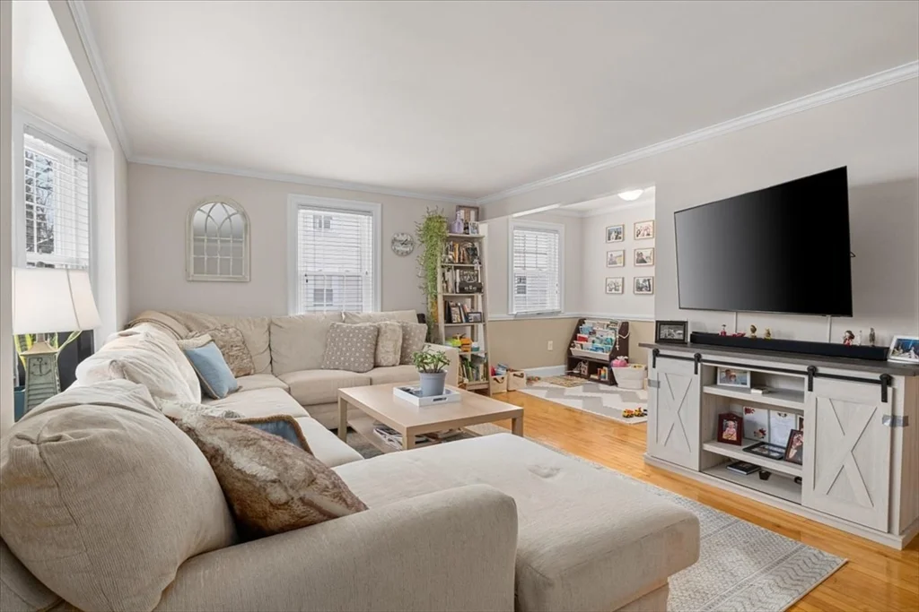 2 bed, 1 bath apartment for rent at 55 Colchester St Unit 1, Hyde Park — photo 6 of 41