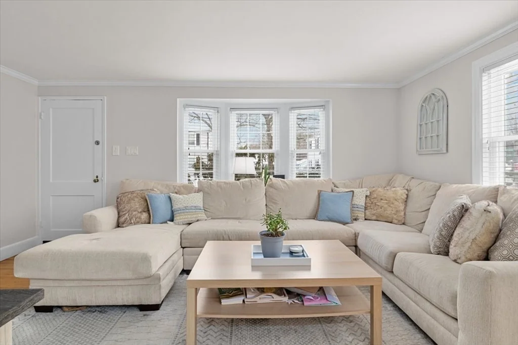 2 bed, 1 bath apartment for rent at 55 Colchester St Unit 1, Hyde Park — photo 5 of 41