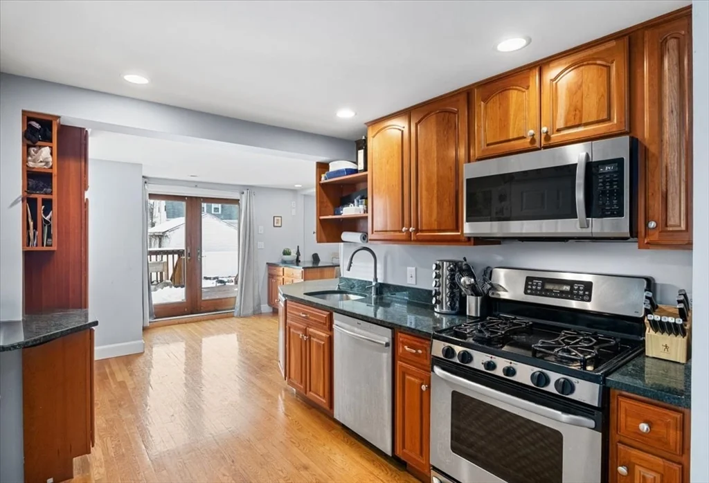 2 bed, 1 bath apartment for rent at 55 Colchester St Unit 1, Hyde Park — photo 9 of 41