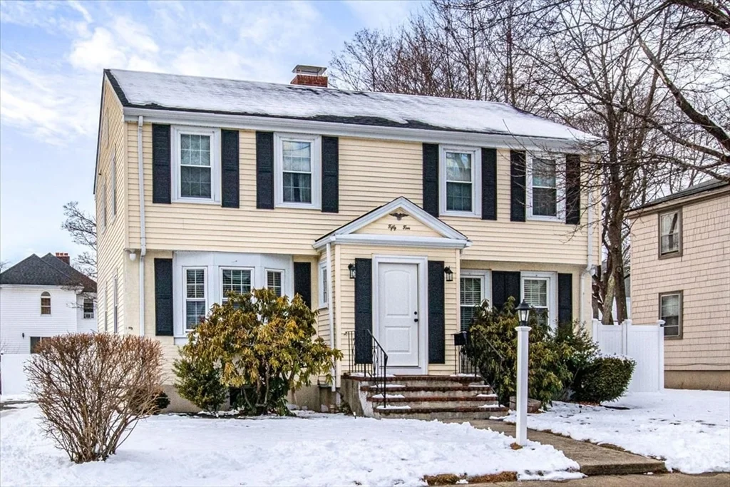 2 bed, 1 bath apartment for rent at 55 Colchester St Unit 1, Hyde Park