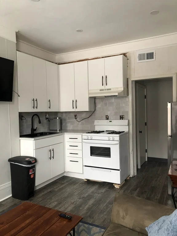 1 bed, 1 bath apartment for rent at 55 Coleman St Unit 2, Dorchester — photo 1 of 11