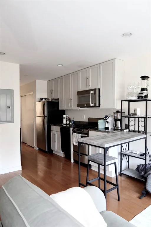 Studio bed, 1 bath apartment for rent at 55 Cooper St Unit 2, North End — photo 6 of 15