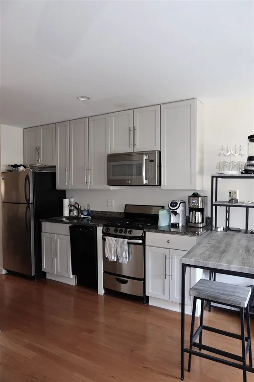 Studio bed, 1 bath apartment for rent at 55 Cooper St Unit 2, North End — photo 3 of 15