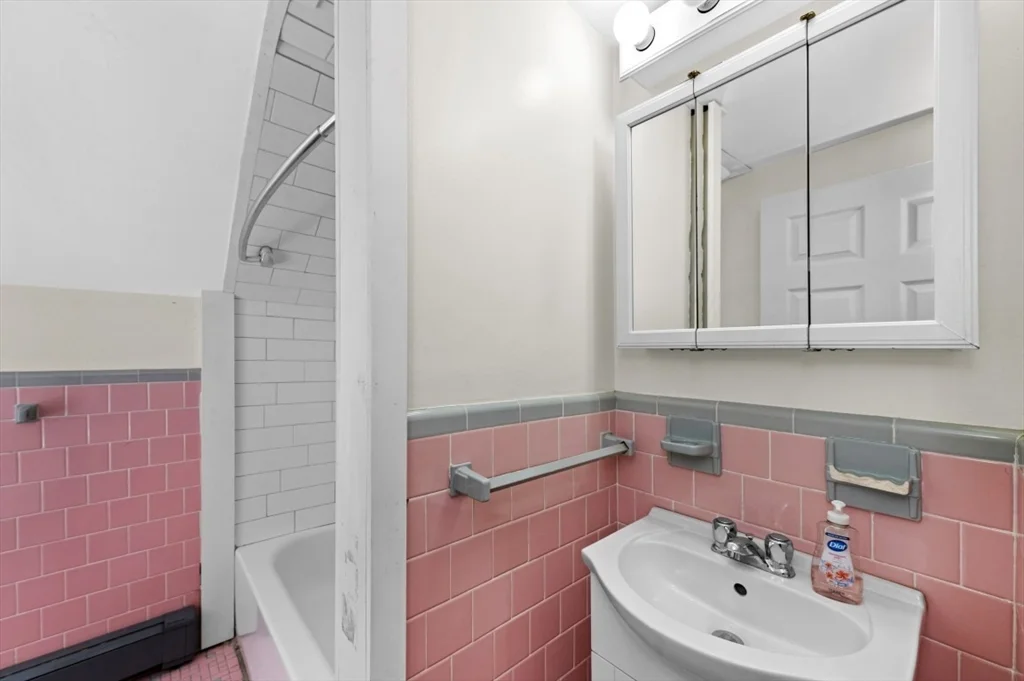 2 bed, 1 bath apartment for rent at 55 Cottage St Unit 1, Melrose — photo 14 of 17