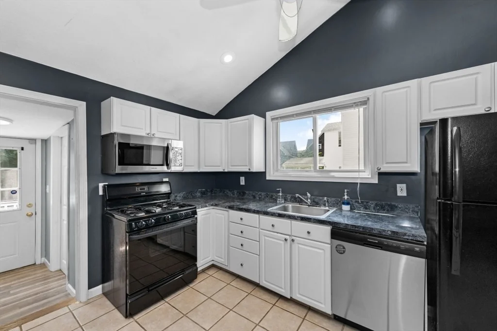 2 bed, 1 bath apartment for rent at 55 Cottage St Unit 1, Melrose — photo 8 of 17