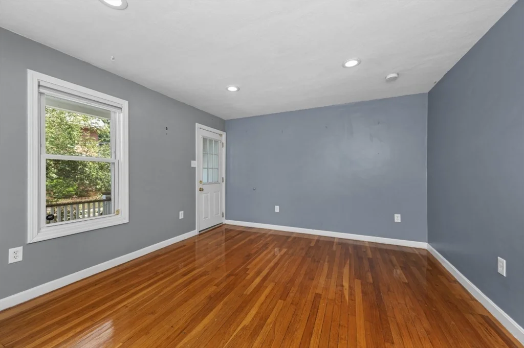 2 bed, 1 bath apartment for rent at 55 Cottage St Unit 1, Melrose — photo 3 of 17