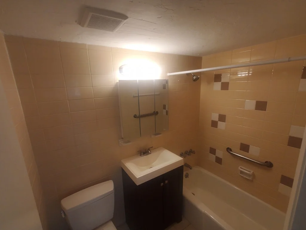 1 bed, 1 bath apartment for rent at 55 David Ter Unit 11, Norwood — photo 9 of 11